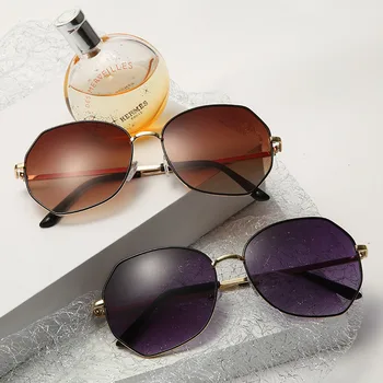 2023 Классические квадратные солнцезащитные очки Градиентного цвета 2023 Новые солнцезащитные очки для женщин, трендовые солнцезащитные очки в стиле Ретро с защитой от ультрафиолета
